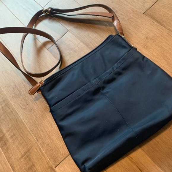 Calvin Klein navy blue purse with brown adjustable shoulder strap. EUC! - Picture 4 of 6